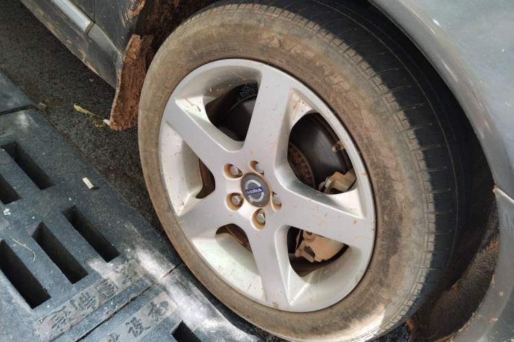 Used Volvo S80L 2011 2.0T ZhiZun Edition Right Front Wheel Hub