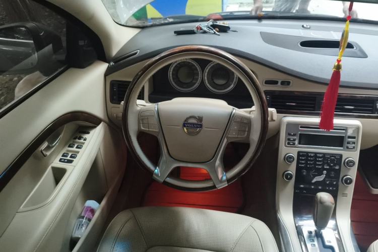Used Volvo S80L 2011 2.0T ZhiZun Edition Steering Wheel
