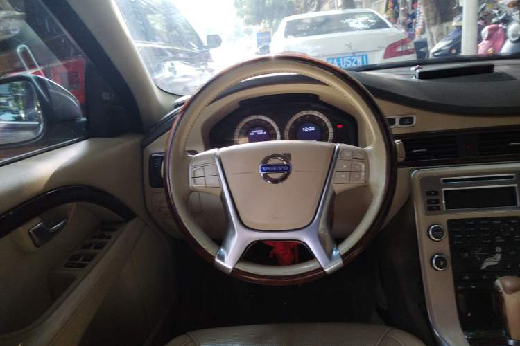 Used Volvo S80L 2011 2.0T ZhiZun Edition Steering Wheel