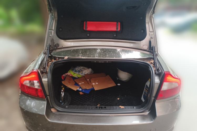 Used Volvo S80L 2011 2.0T ZhiZun Edition Trunk