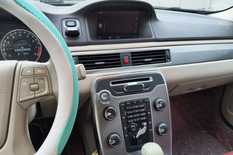 Used Volvo S80L 2011 2.0T ZhiShang Version Audio And AC Panel