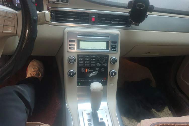 Used Volvo S80L 2011 2.0T ZhiShang Version Audio And AC Panel