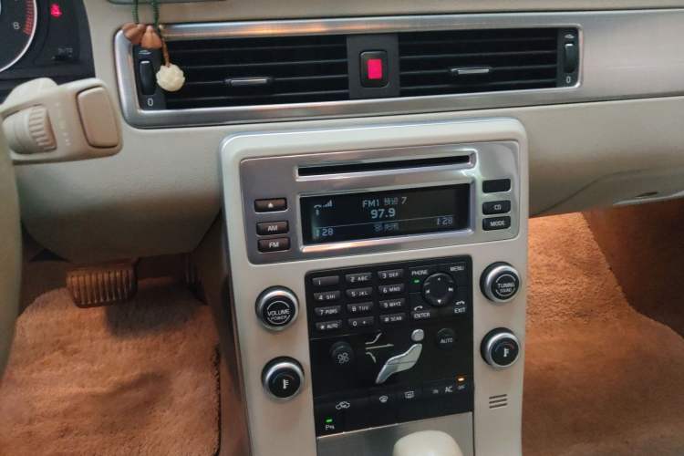 Used Volvo S80L 2011 2.0T ZhiShang Version Audio And AC Panel