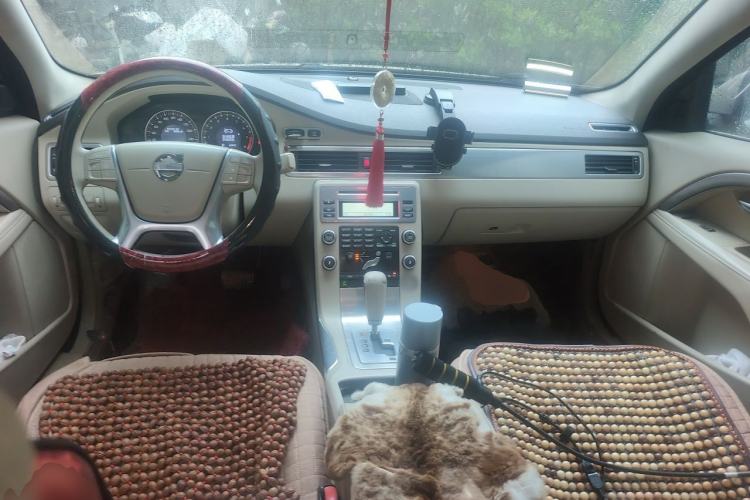 Used Volvo S80L 2011 2.0T ZhiShang Version Center Console