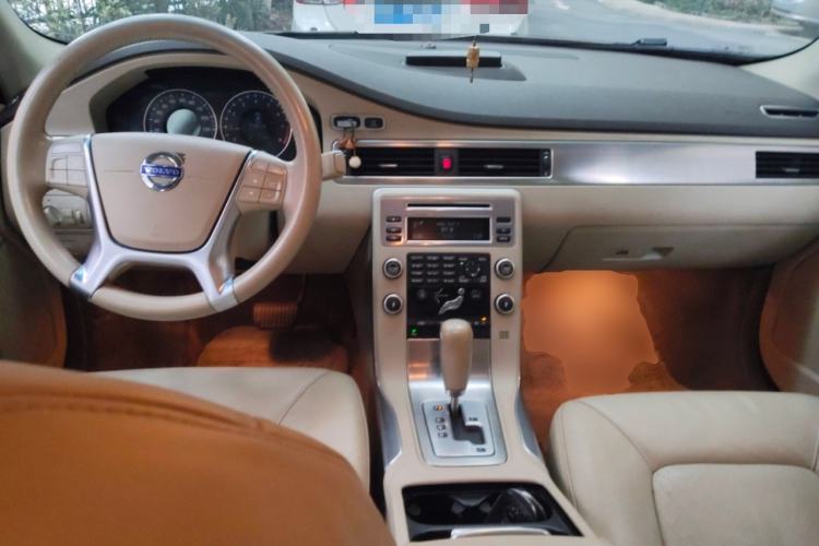Used Volvo S80L 2011 2.0T ZhiShang Version Center Console