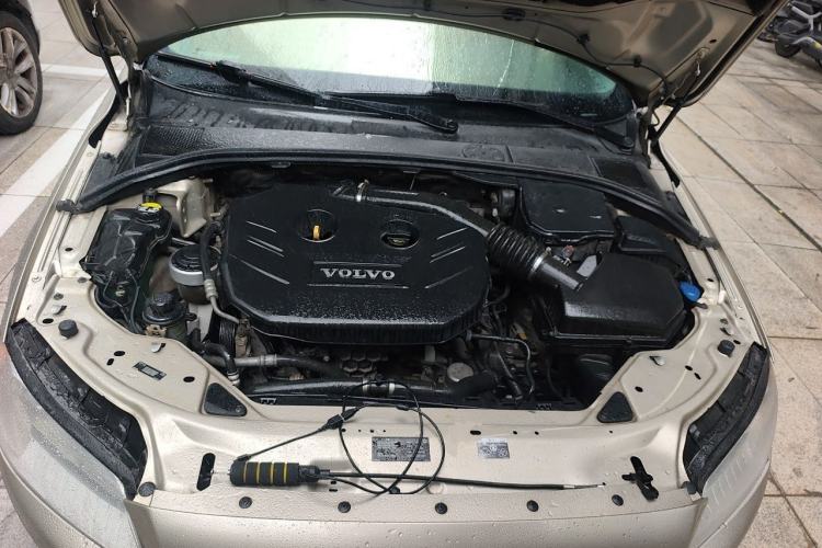 Used Volvo S80L 2011 2.0T ZhiShang Version Engine Bay
