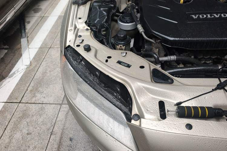 Used Volvo S80L 2011 2.0T ZhiShang Version Engine Bay Right