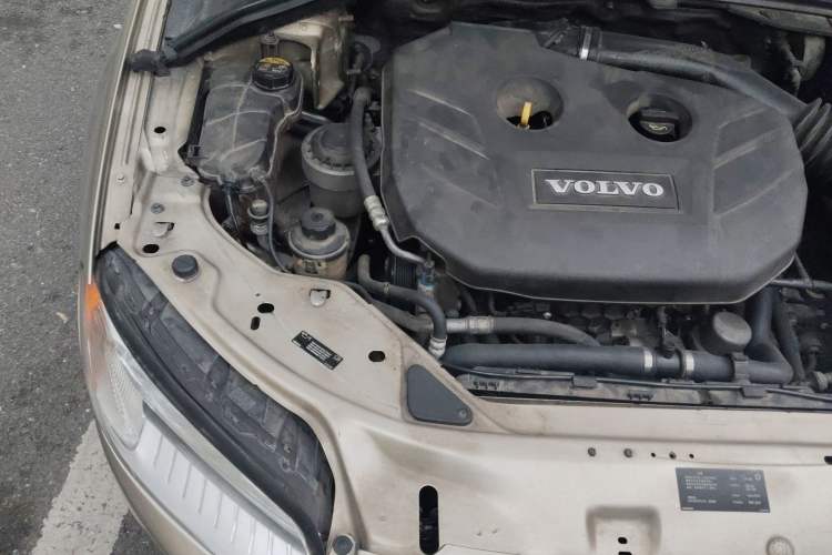 Used Volvo S80L 2011 2.0T ZhiShang Version Engine Bay Right