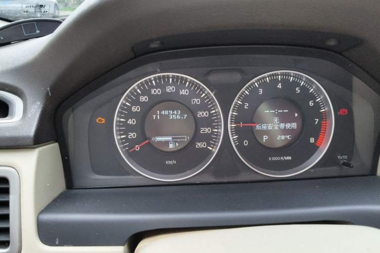 Used Volvo S80L 2011 2.0T ZhiShang Version Odometer Close Up