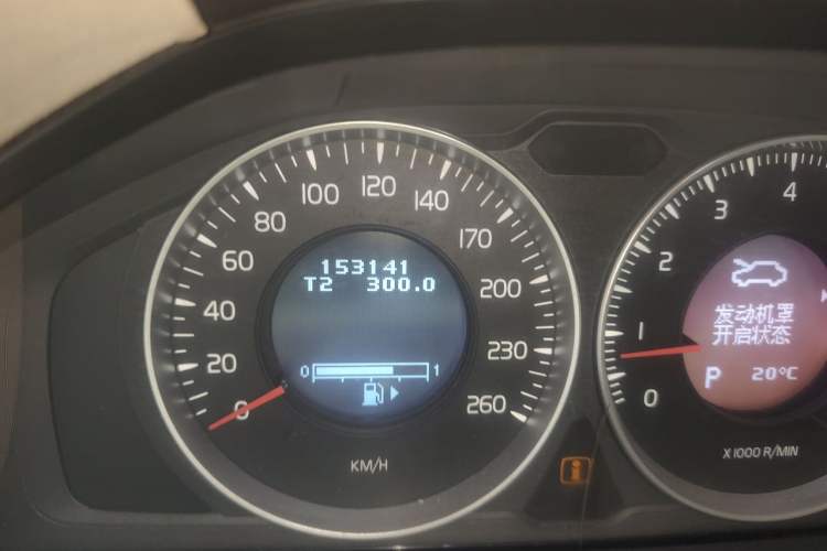 Used Volvo S80L 2011 2.0T ZhiShang Version Odometer Close Up