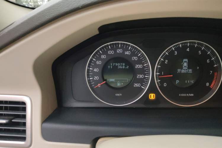 Used Volvo S80L 2011 2.0T ZhiShang Version Odometer Close Up