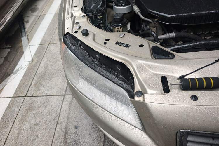 Used Volvo S80L 2011 2.0T ZhiShang Version Right Front Headlight