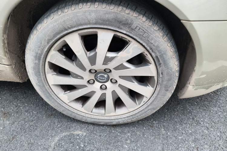 Used Volvo S80L 2011 2.0T ZhiShang Version Right Front Wheel Hub