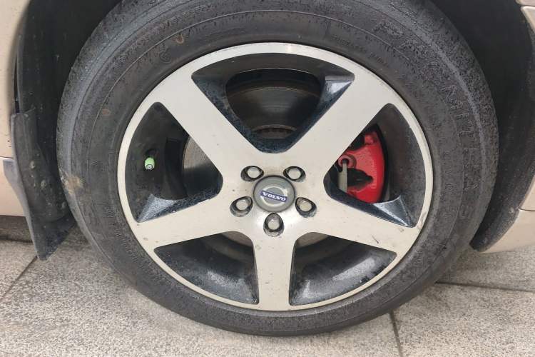 Used Volvo S80L 2011 2.0T ZhiShang Version Right Front Wheel Hub