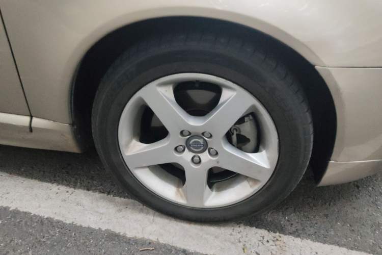 Used Volvo S80L 2011 2.0T ZhiShang Version Right Front Wheel Hub