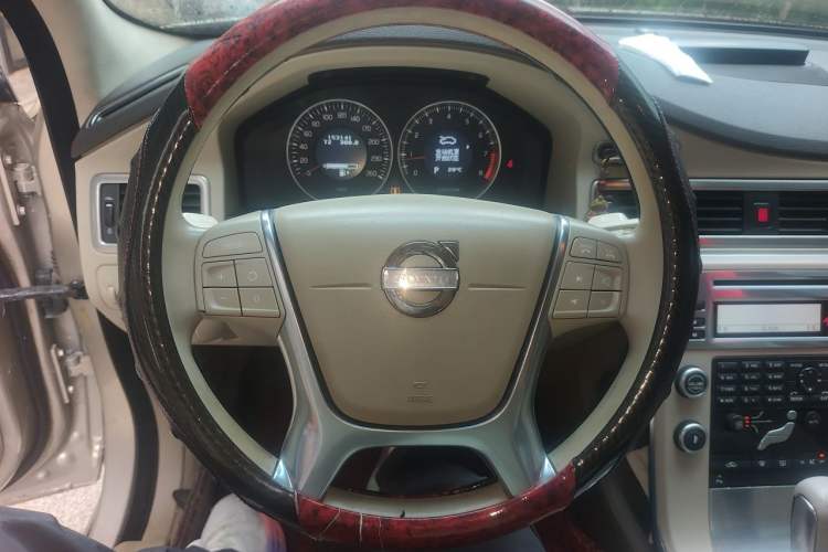 Used Volvo S80L 2011 2.0T ZhiShang Version Steering Wheel