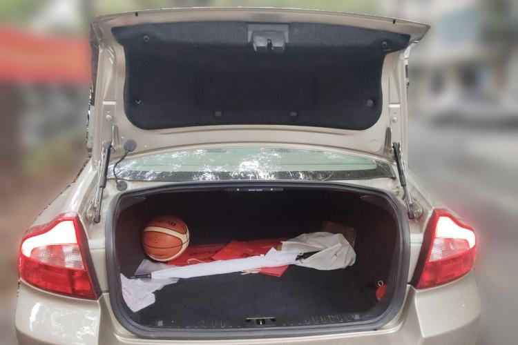 Used Volvo S80L 2011 2.0T ZhiShang Version Trunk
