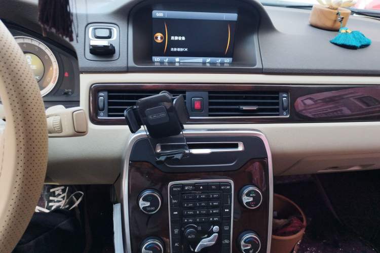 Used Volvo S80L 2012 2.0T T5 Luxury Edition Audio And AC Panel