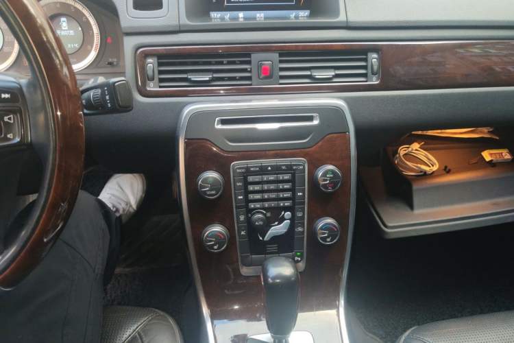 Used Volvo S80L 2012 2.0T T5 Luxury Edition Audio And AC Panel