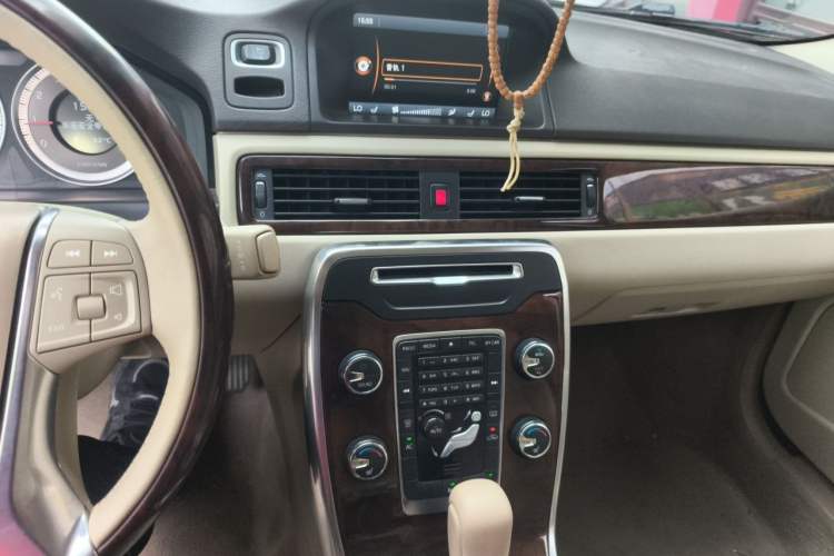 Used Volvo S80L 2012 2.0T T5 Luxury Edition Audio And AC Panel