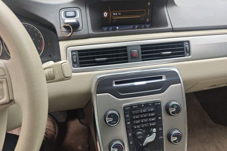 Used Volvo S80L 2012 2.0T T5 Luxury Edition Audio And AC Panel