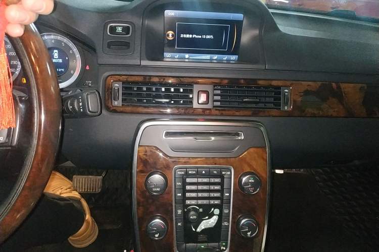 Used Volvo S80L 2012 2.0T T5 Luxury Edition Audio And AC Panel