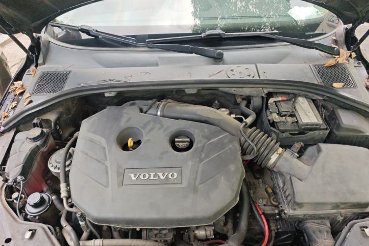 Used Volvo S80L 2012 2.0T ZhiShang Version Engine Bay