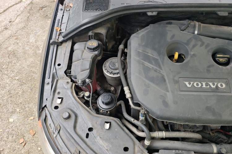 Used Volvo S80L 2012 2.0T ZhiShang Version Engine Bay Left