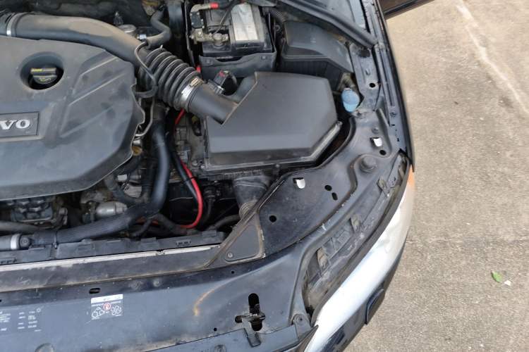 Used Volvo S80L 2012 2.0T ZhiShang Version Engine Bay Left