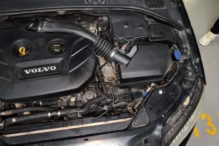 Used Volvo S80L 2012 2.0T ZhiShang Version Engine Bay Left