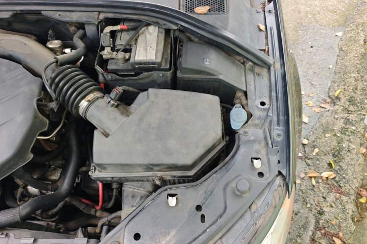 Used Volvo S80L 2012 2.0T ZhiShang Version Engine Bay Right