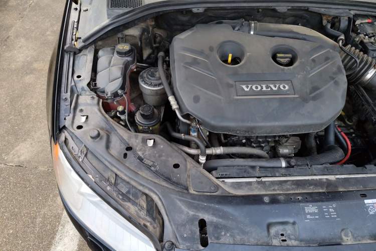 Used Volvo S80L 2012 2.0T ZhiShang Version Engine Bay Right