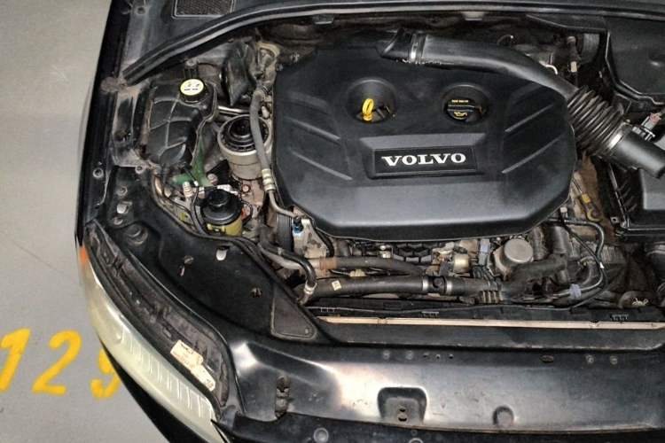 Used Volvo S80L 2012 2.0T ZhiShang Version Engine Bay Right