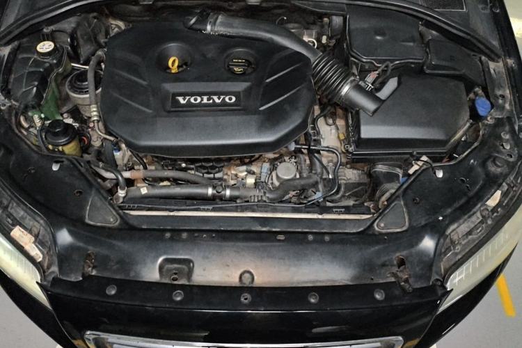 Used Volvo S80L 2012 2.0T ZhiShang Version Engine Bay