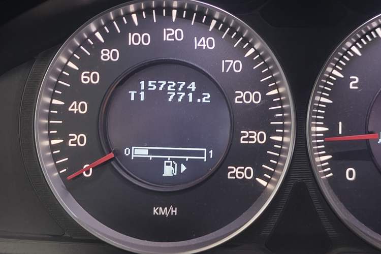Used Volvo S80L 2012 2.0T T5 Luxury Edition Odometer Close Up