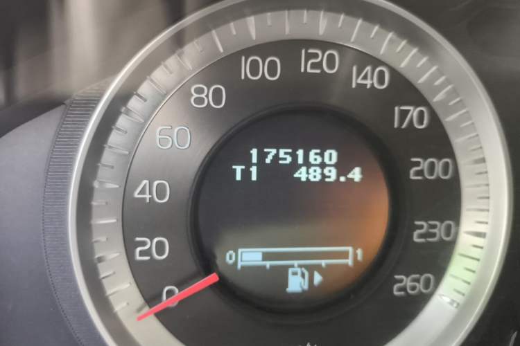 Used Volvo S80L 2012 2.0T T5 Luxury Edition Odometer Close Up