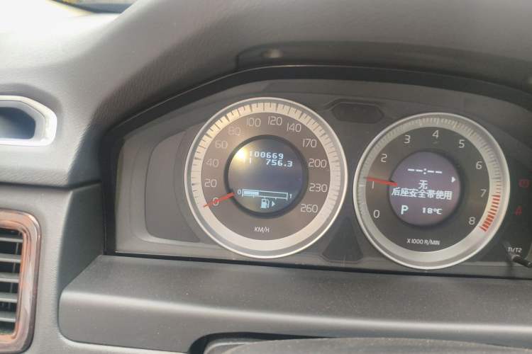 Used Volvo S80L 2012 2.0T T5 Luxury Edition Odometer Close Up