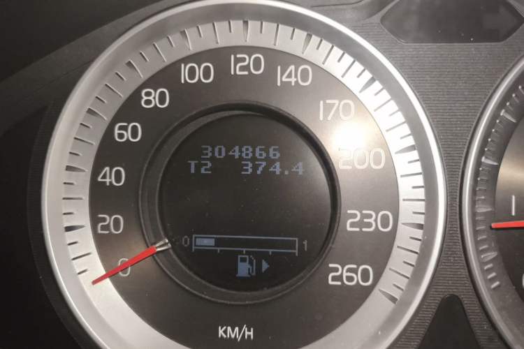 Used Volvo S80L 2012 2.0T T5 Luxury Edition Odometer Close Up