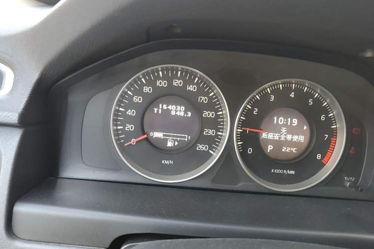 Used Volvo S80L 2012 2.0T T5 Luxury Edition Odometer Close Up