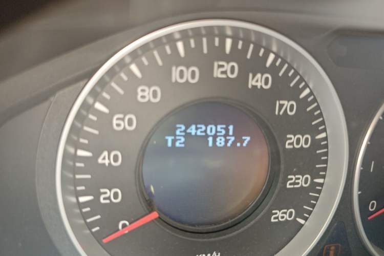 Used Volvo S80L 2012 2.0T ZhiShang Version Odometer Close Up