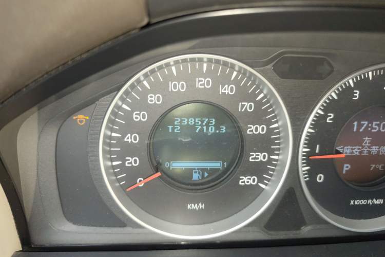 Used Volvo S80L 2012 2.0T ZhiShang Version Odometer Close Up