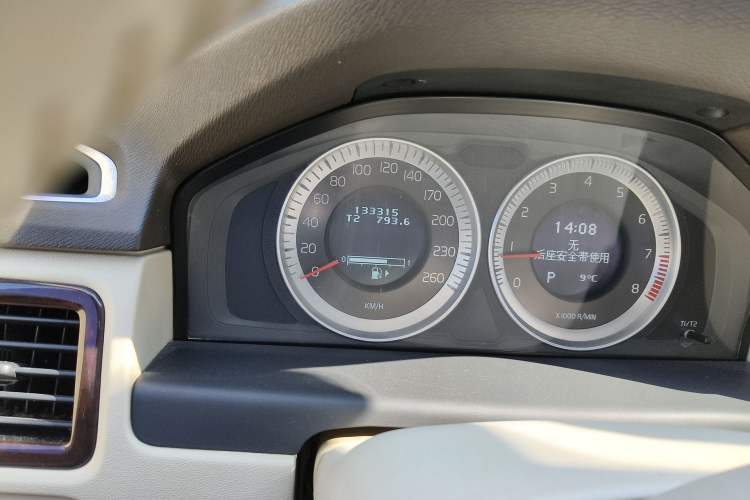 Used Volvo S80L 2012 2.0T T5 Luxury Edition Odometer Close Up
