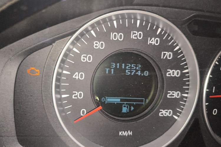 Used Volvo S80L 2012 2.0T ZhiShang Version Odometer Close Up