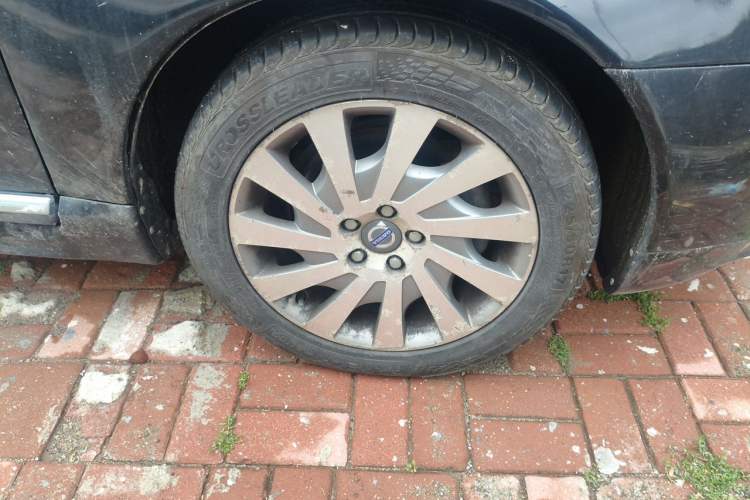 Used Volvo S80L 2012 2.0T T5 Luxury Edition Right Front Wheel Hub
