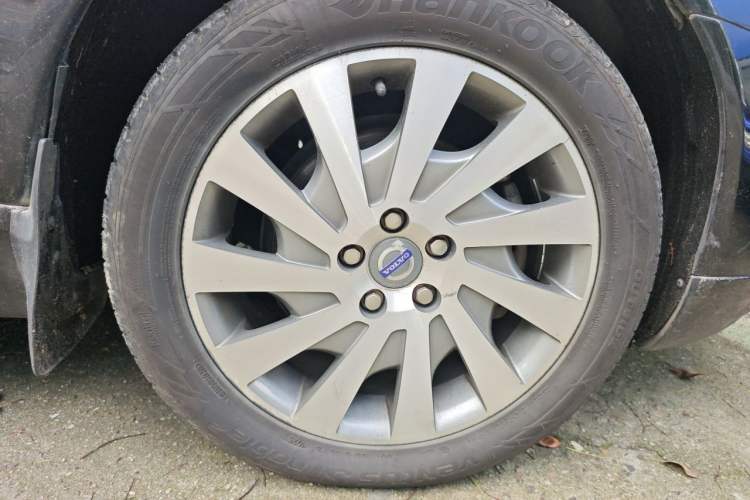 Used Volvo S80L 2012 2.0T ZhiShang Version Right Front Wheel Hub