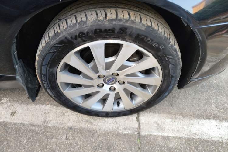 Used Volvo S80L 2012 2.0T ZhiShang Version Right Front Wheel Hub