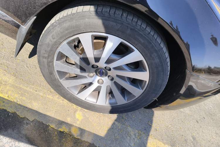 Used Volvo S80L 2012 2.0T T5 Luxury Edition Right Front Wheel Hub