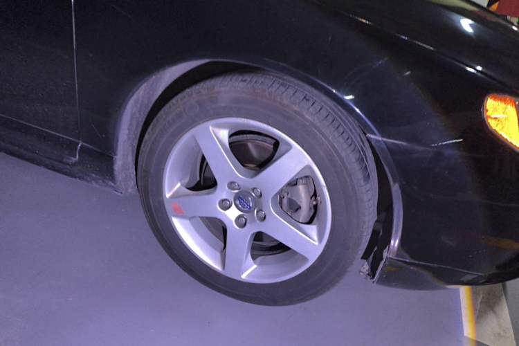Used Volvo S80L 2012 2.0T ZhiShang Version Right Front Wheel Hub