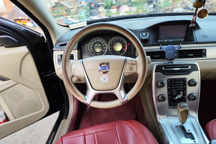 Used Volvo S80L 2012 2.0T ZhiShang Version Steering Wheel