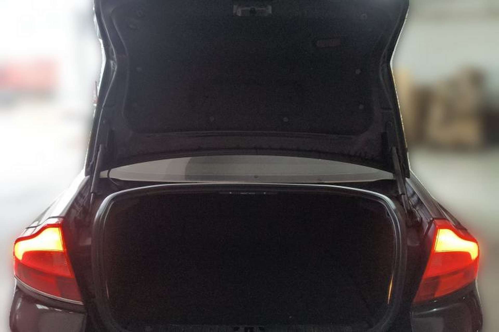 Used Volvo S80L 2012 2.0T T5 Luxury Edition Trunk